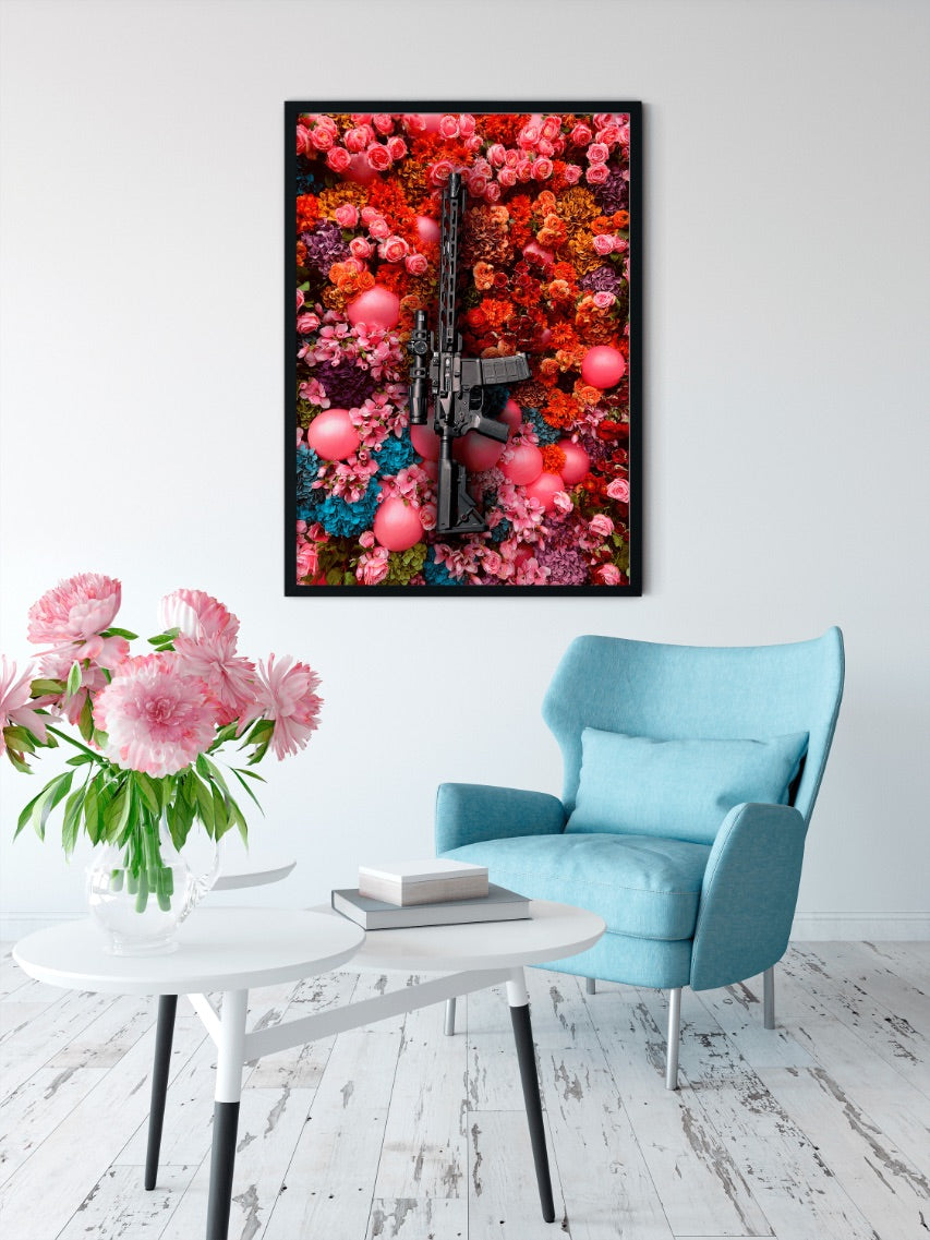 Plakat med gevær på blomster